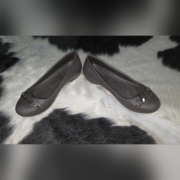 CROCS Shoes - SOLD ***** Crocs Gianna Chain Link Womens Size 6 Brown Casual Ballet Flats